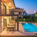 Villa Luxury In The Center Of - Ezel Hanim *