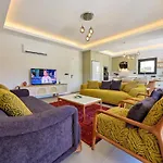 Villa Luxury In The Center Of - Ezel Hanim