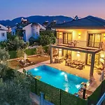 Villa Luxury In The Center Of - Ezel Hanim