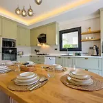 Villa Luxury In The Center Of - Ezel Hanim