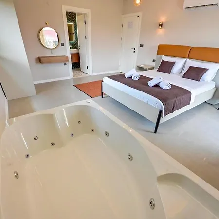 Luxury In The Center Of - Ezel Hanim Villa *