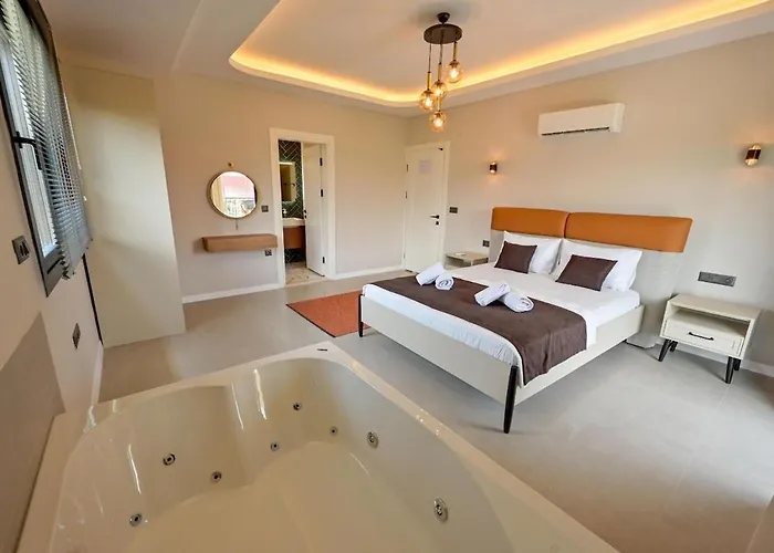 Luxury In The Center Of - Ezel Hanim Villa Fethiye
