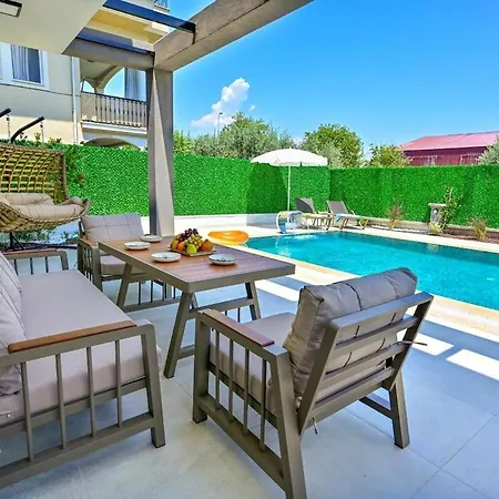 Luxury In The Center Of - Ezel Hanim フェティエ